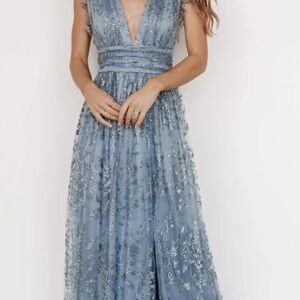 Elegant Blue Embroidered V-Neck Evening Dress